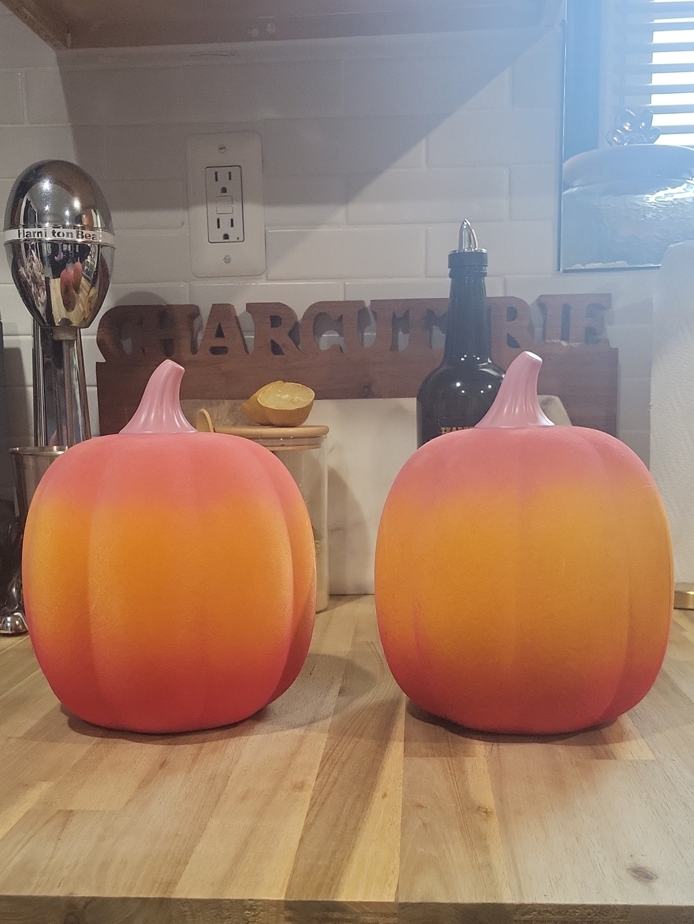 🎃 Ombre Pink & Orange Light Up Jack-O'-Lantern Pumpkin Set - Battery Operated - Picture 2 of 9